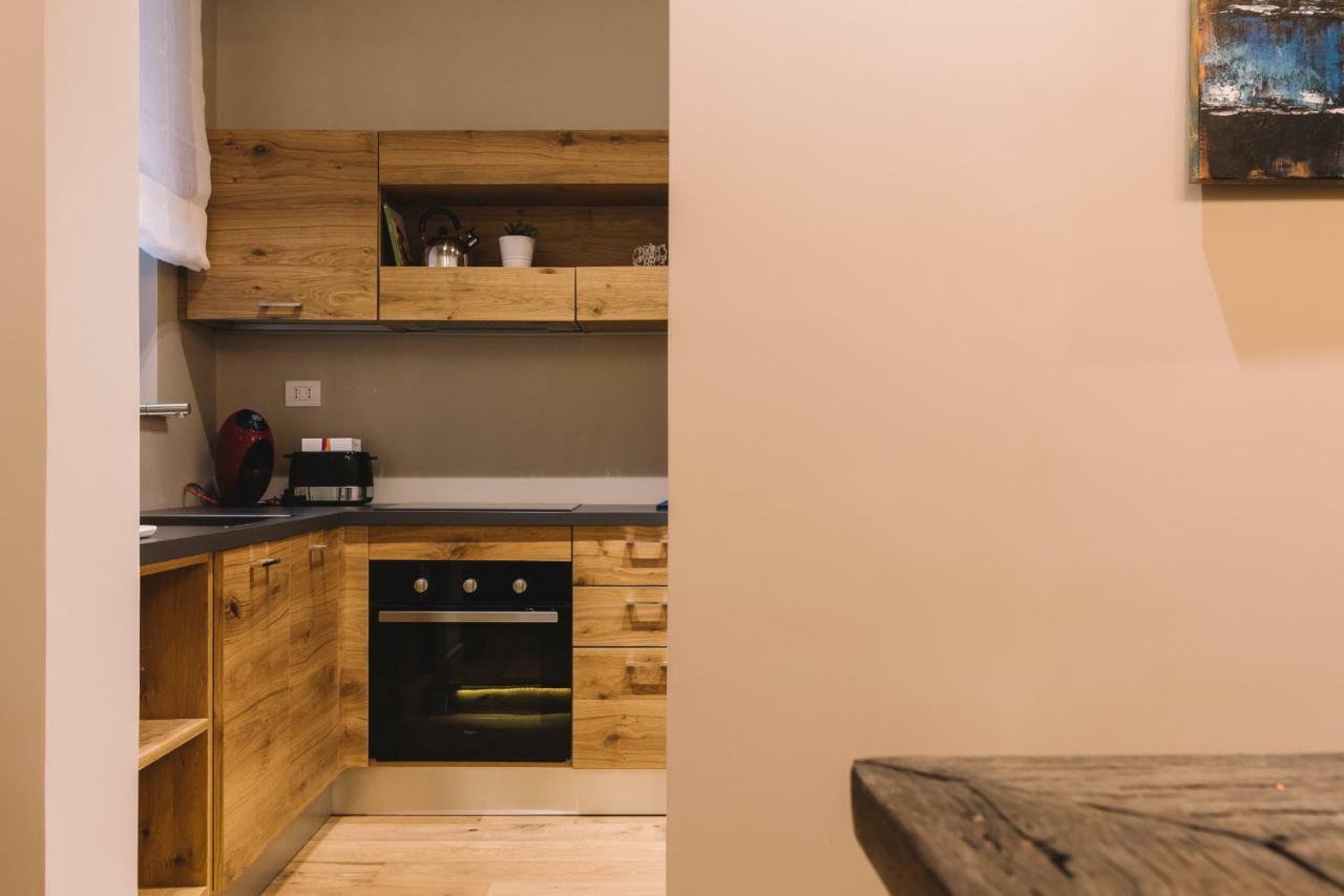 Four Elements Apartments คาตาเนีย ภายนอก รูปภาพ