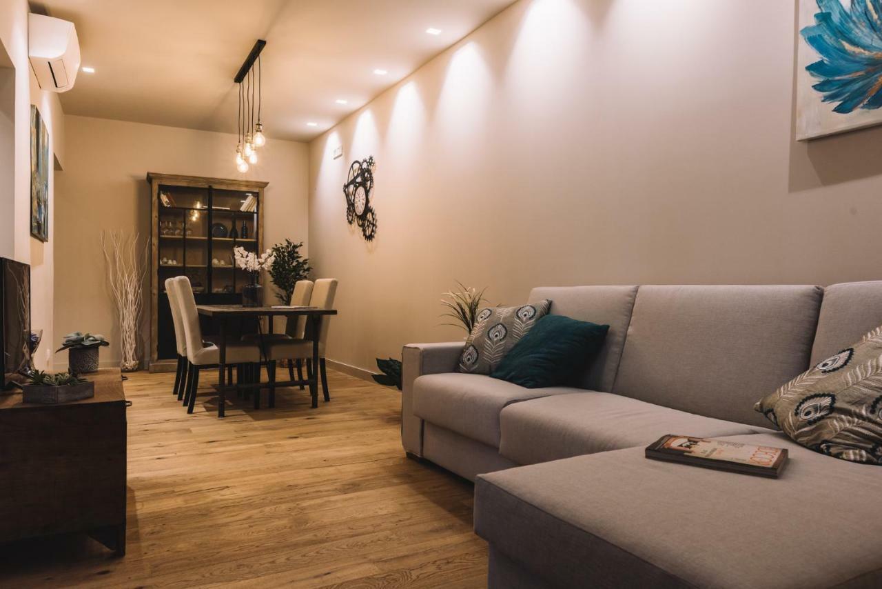 Four Elements Apartments คาตาเนีย ภายนอก รูปภาพ