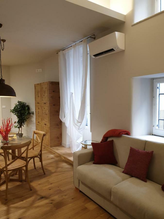Four Elements Apartments คาตาเนีย ภายนอก รูปภาพ