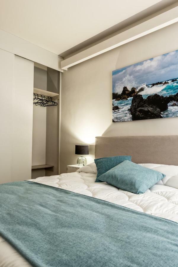 Four Elements Apartments คาตาเนีย ภายนอก รูปภาพ